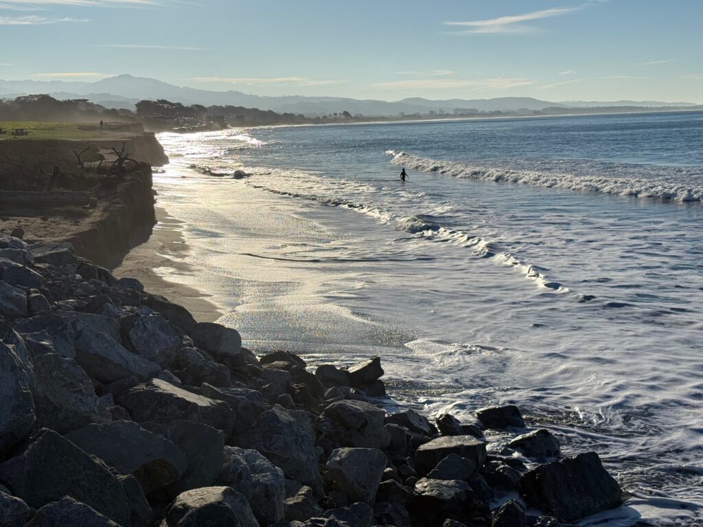 Surfers Beach, Half Moon Bay high tide